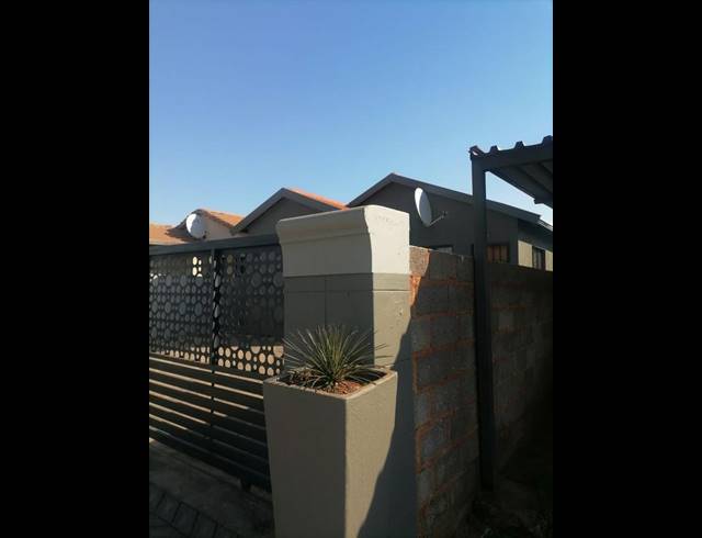 3 BEDROOM HOUSE FOR SALE IN WINDMILL PARK EXT
